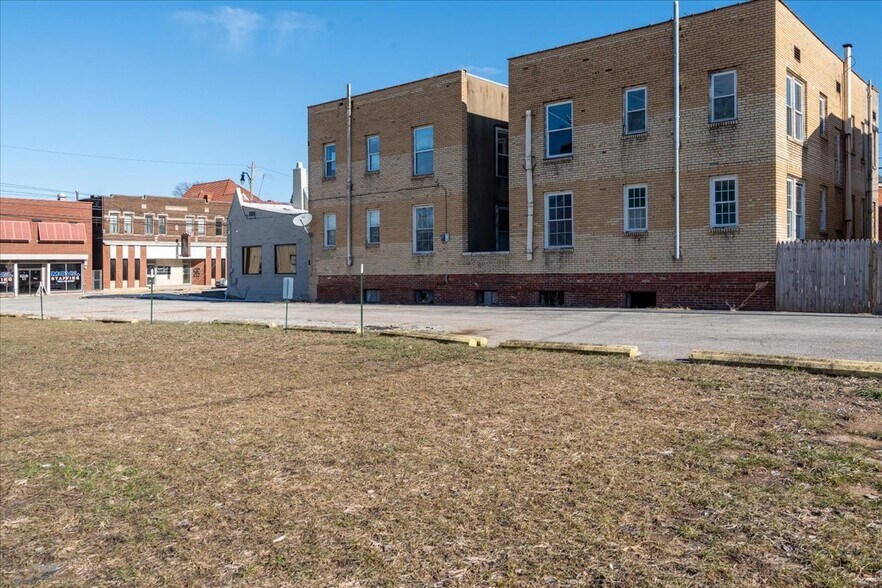 More Photos Of 926 Market St, Parkersburg Office Residential For Sale