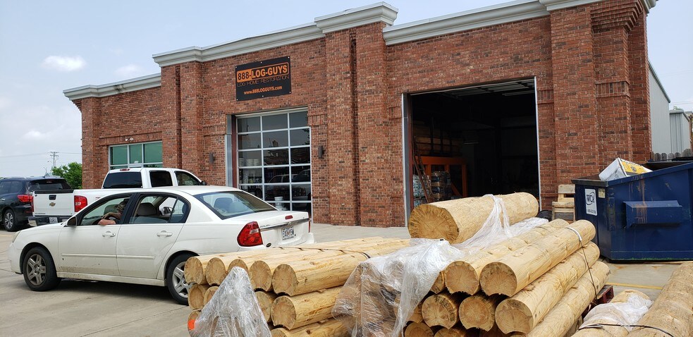 More Photos Of 5146 N 23rd St, Ozark Warehouse For Lease