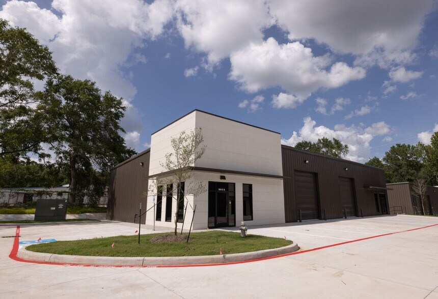 Primary Photo Of 3513 N Loop 336 W, Conroe Unknown For Lease