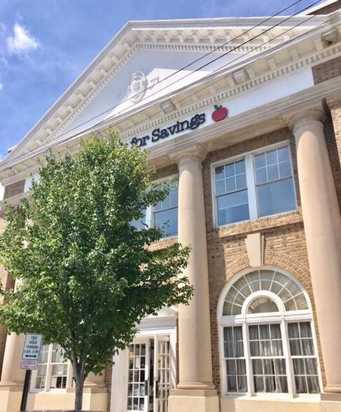 More Photos Of 138 Main St, Sag Harbor Office For Sale