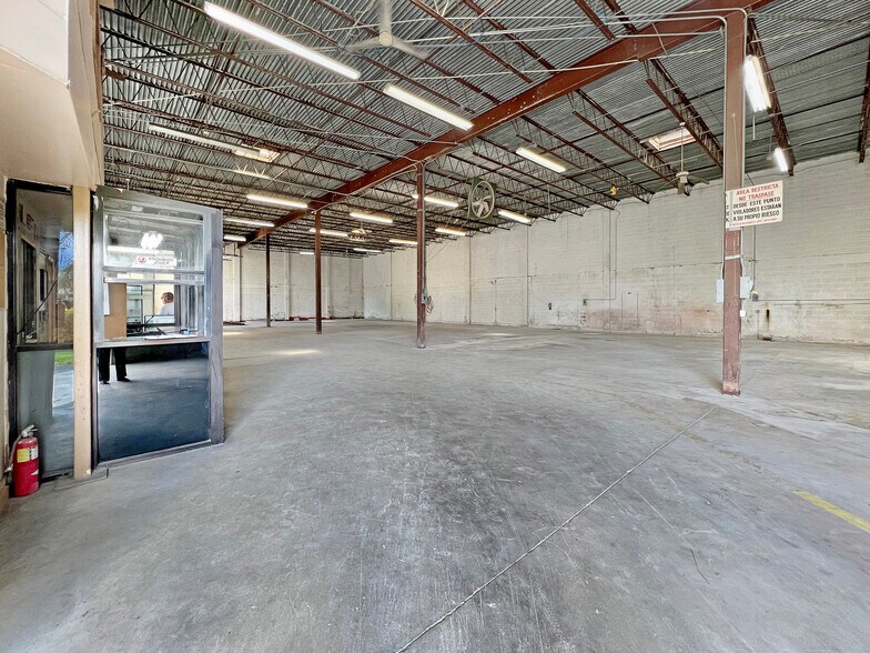 More Photos Of 2300 NW 34th Ave, Miami Warehouse For Sale