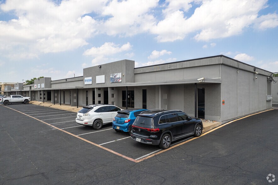 More Photos Of 2630 Northaven Rd, Dallas Unknown For Lease