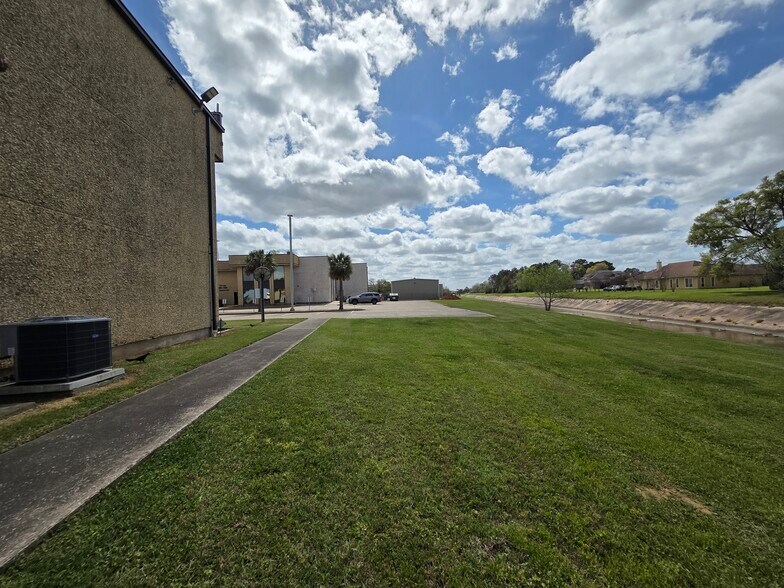 More Photos Of 1844 & 1846 Interstate 10 S, Beaumont Medical For Sale