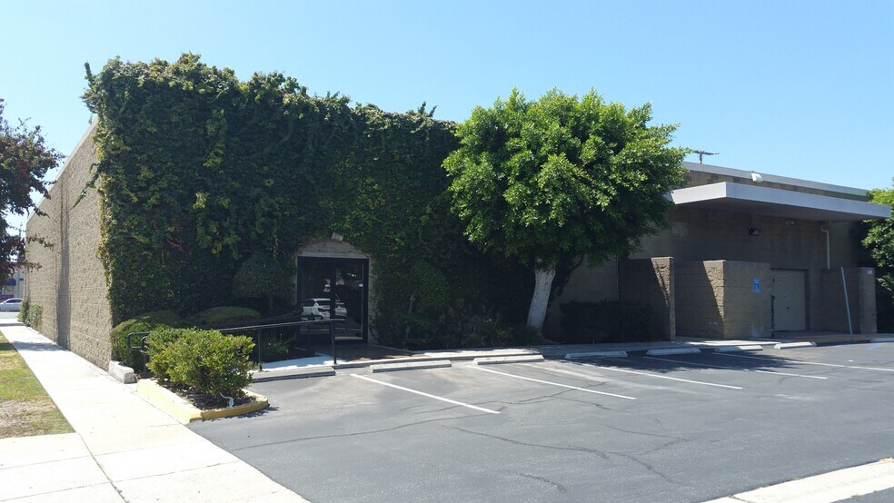 More Photos Of 11727-11729 South St, Artesia General Retail For Sale