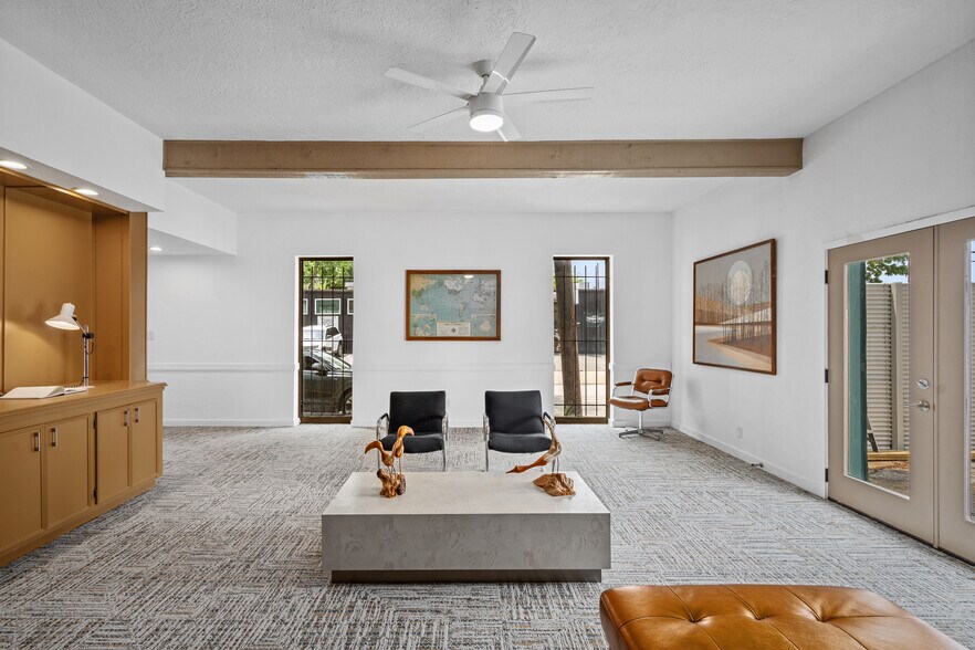 More Photos Of 3915 McKinney St, Houston Light Distribution For Sale