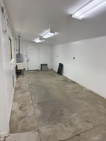 More Photos Of 1671 Simpson St, Kingsburg General Retail For Sale