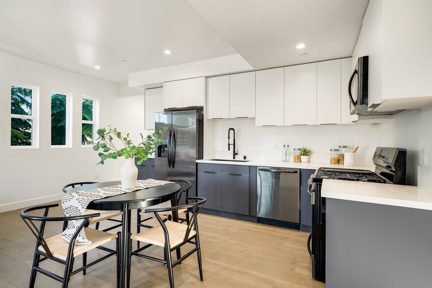 More Photos Of 6082 W 18th St, Los Angeles Apartments For Sale