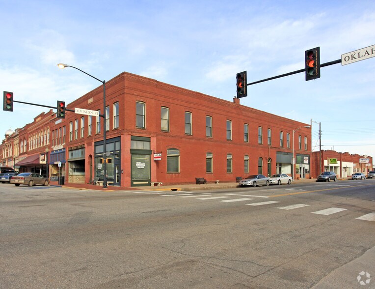 More Photos Of 106 W Oklahoma Ave, Guthrie Restaurant For Lease