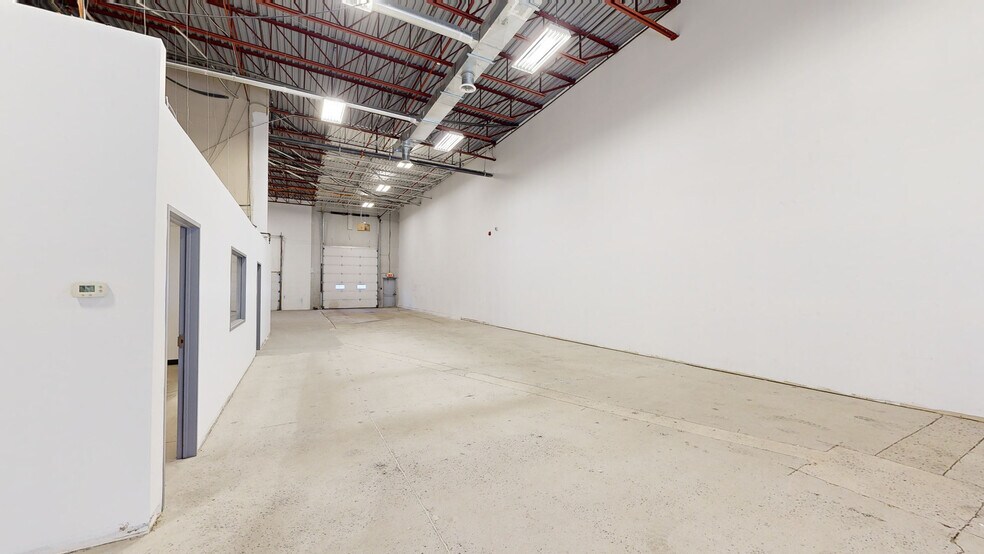 More Photos Of 2500 Rue Jean-Perrin, Québec Unknown For Lease