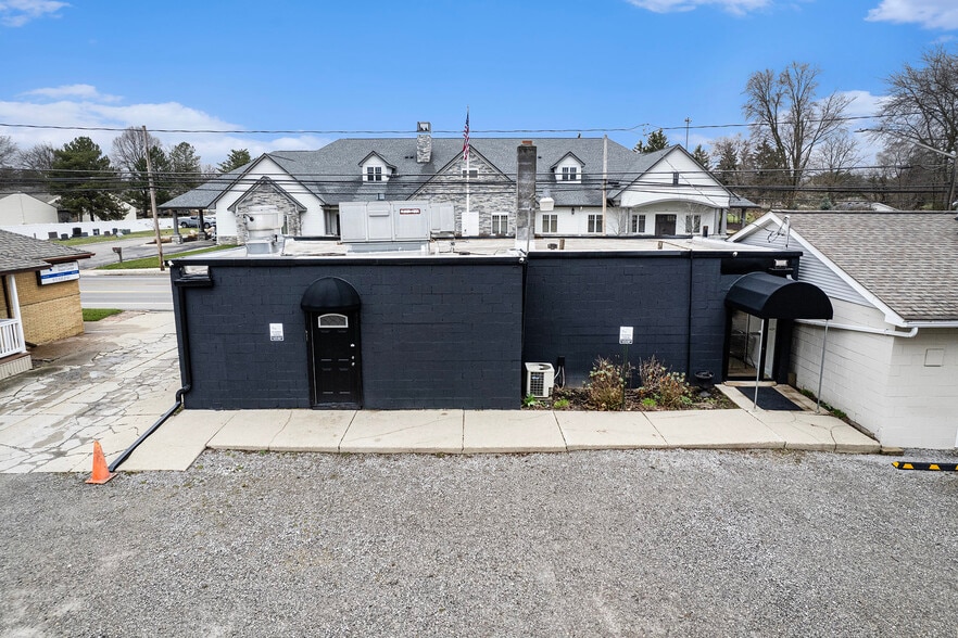 More Photos Of 8127 Miller Rd, Swartz Creek Office For Sale