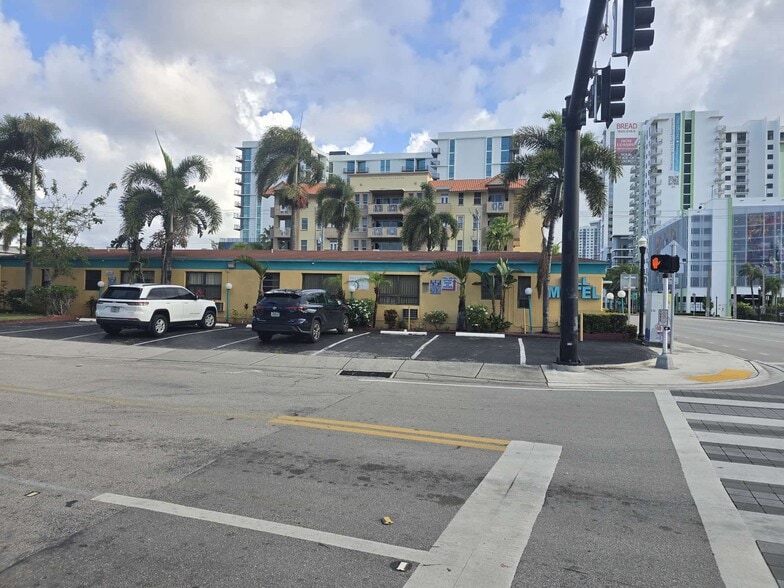More Photos Of 418 S Federal Hwy, Hollywood Hotel For Sale