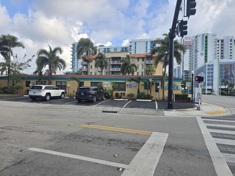 More Photos Of 418 S Federal Hwy, Hollywood Hotel For Sale
