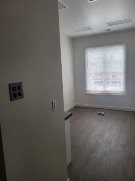 More Photos Of 4596 Mission St, San Francisco Storefront Retail Office For Sale