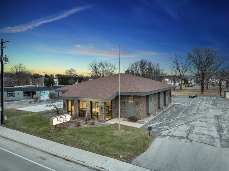 More Photos Of 812 Cormier Rd, Ashwaubenon Office For Lease
