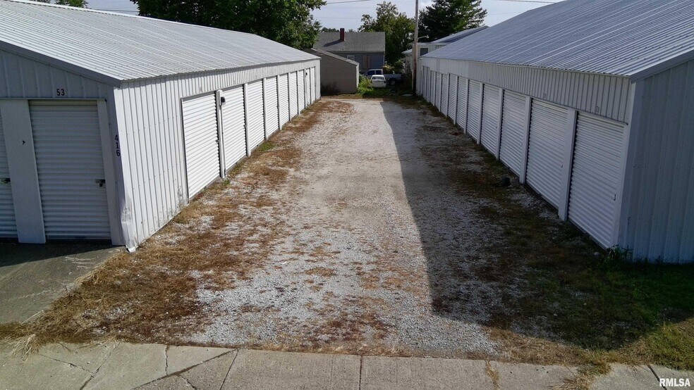 More Photos Of 421 E Moneta Ave, Peoria Heights Self Storage For Sale