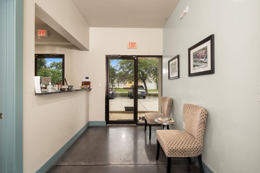 More Photos Of 2239 15th St, Sarasota Warehouse For Sale
