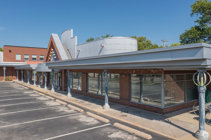 More Photos Of 8211-8221 Clayton Rd, Saint Louis General Retail For Sale