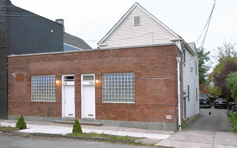 More Photos Of 538-540 Joyce, Orange Office For Sale