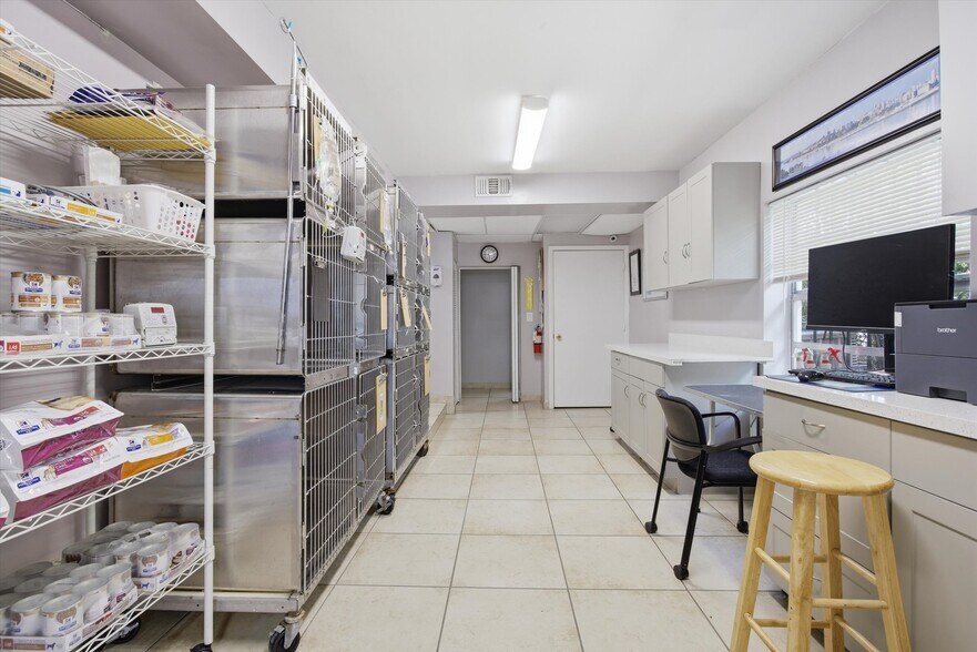 More Photos Of 3240 NW 7th St, Miami Office For Sale