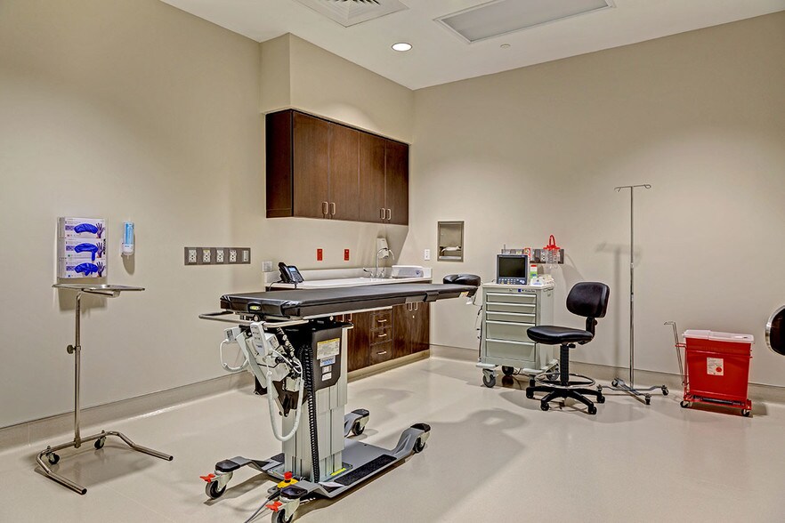 More Photos Of 450 E Merritt Island Cswy, Merritt Island Medical For Sale