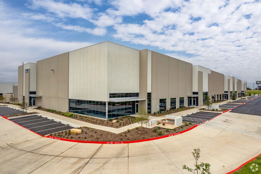 More Photos Of Heatherwilde and SH 45, Pflugerville Unknown For Lease