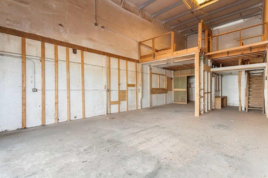 More Photos Of 716 Wesley Ave, Tarpon Springs Warehouse For Lease