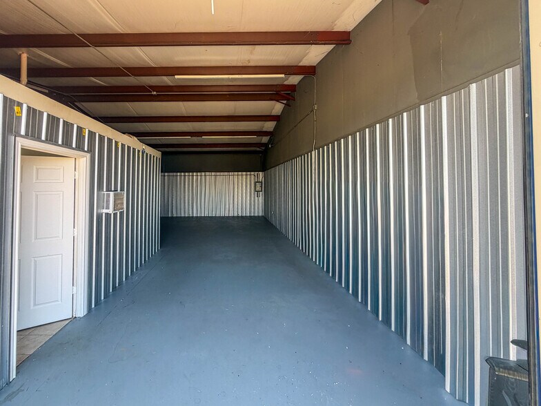More Photos Of 4103 Kramer Ln, Texarkana Warehouse For Lease