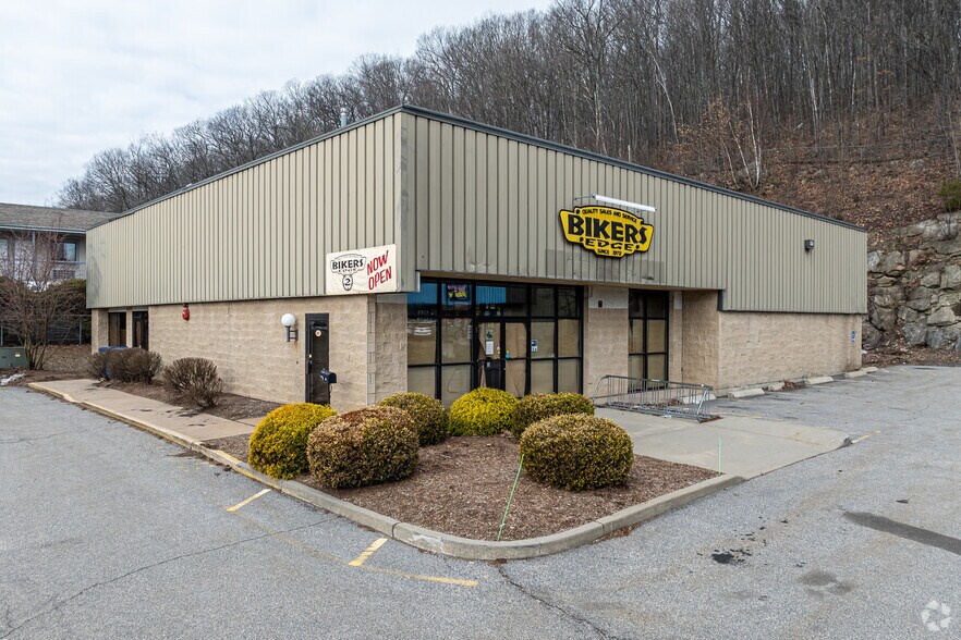 Primary Photo Of 427 Winsted Rd, Torrington Freestanding For Lease
