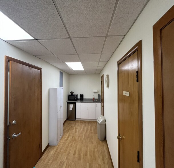 More Photos Of 860 US Highway 1, Edison Medical For Sale