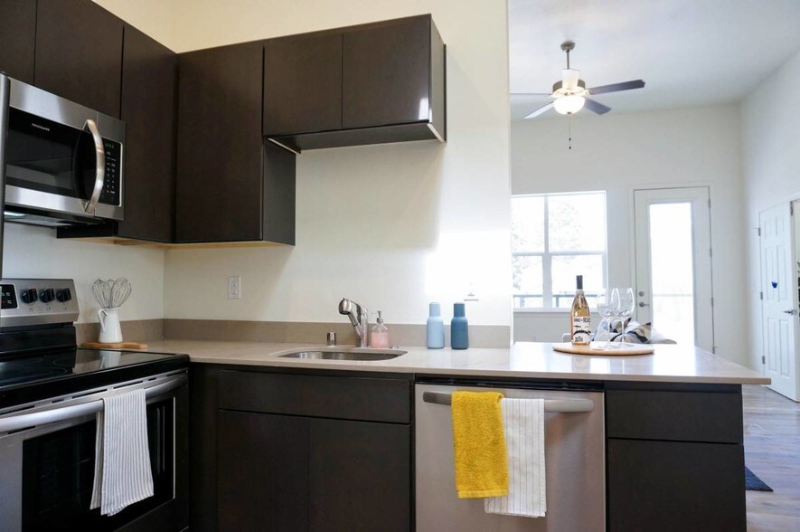 More Photos Of 1910 E Mill Plain Blvd, Vancouver Apartments For Sale