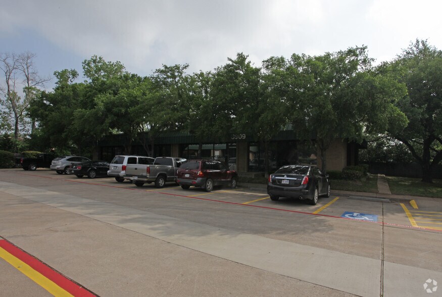 More Photos Of 3909 W Green Oaks Blvd, Arlington Medical For Lease
