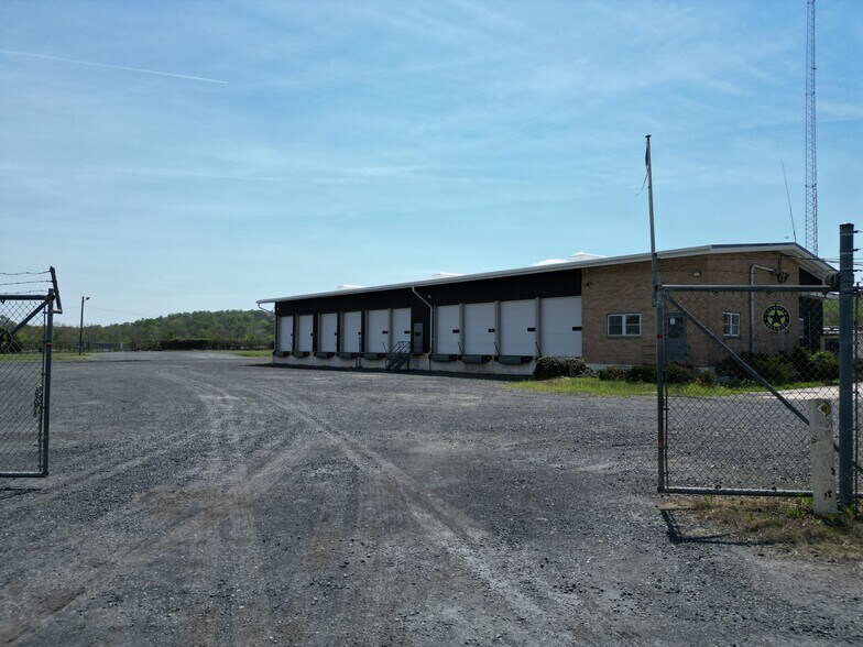 Primary Photo Of 622 Old Reading Pike, Stowe Truck Terminal For Lease