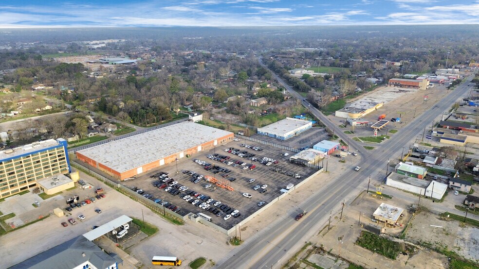 More Photos Of 9001 Jensen Dr, Houston Warehouse For Lease