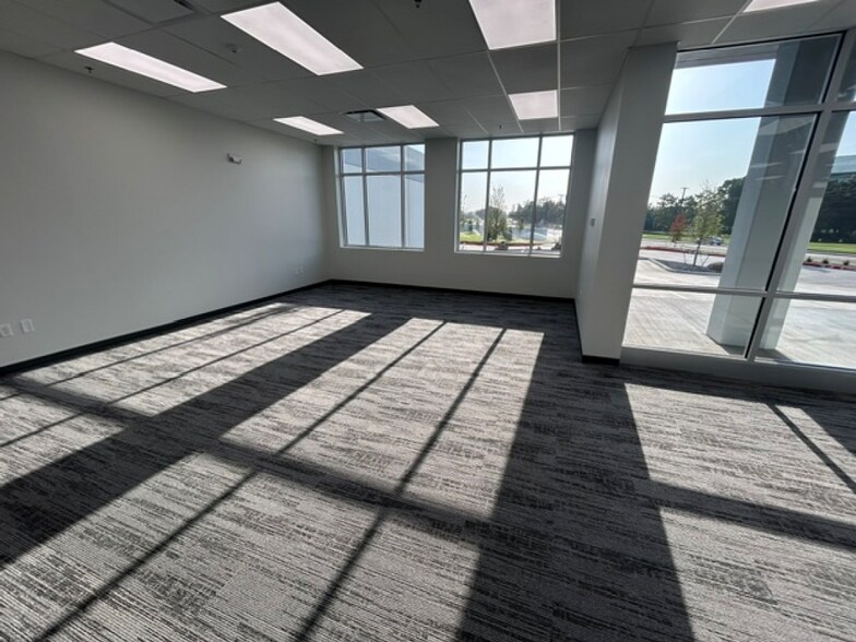 More Photos Of 1751 Valley View Ln, Farmers Branch Distribution For Lease