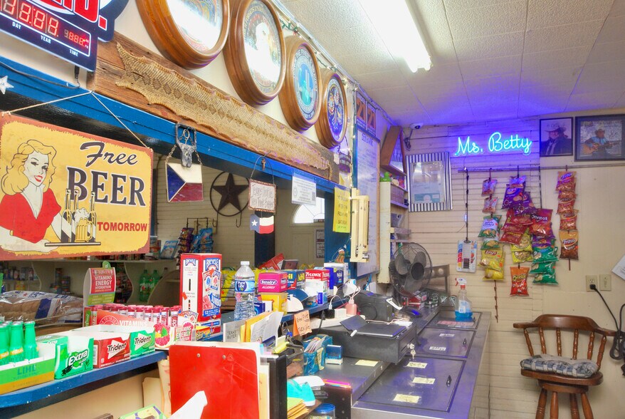 More Photos Of 12604 N State Highway 95, Cistern Restaurant For Sale
