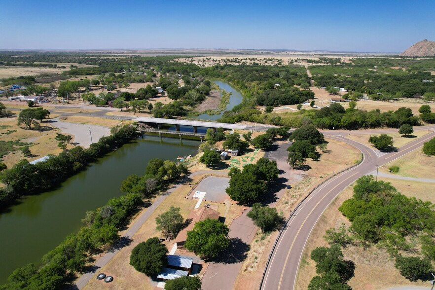 More Photos Of 42851 E County Road 1470, Lone Wolf Land For Sale
