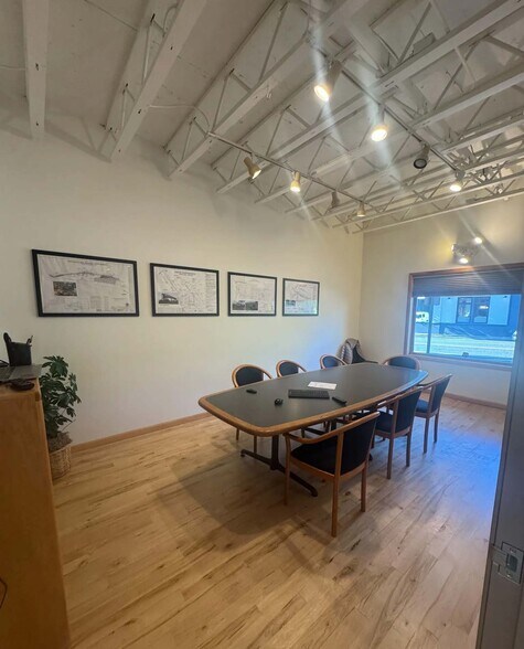 More Photos Of 359 E Historic Columbia River Hwy, Troutdale Storefront For Lease