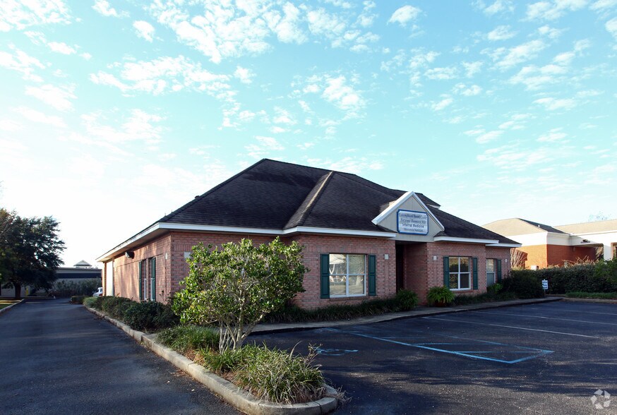 Primary Photo Of 908 Plantation Blvd, Fairhope Medical For Sale