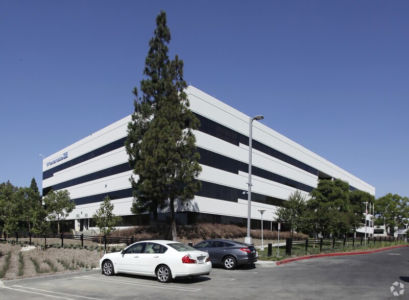 More Photos Of 4000 W Metropolitan Dr, Orange Office For Sale