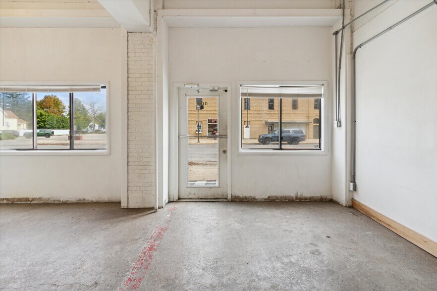 More Photos Of 225 E Superior St, Alma Office For Sale