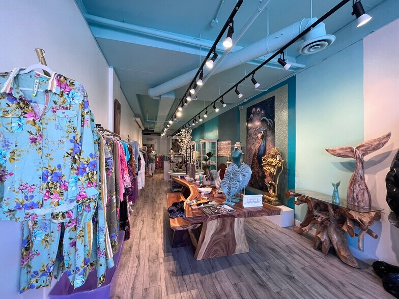 More Photos Of 2987 Granville St, Vancouver General Retail For Lease