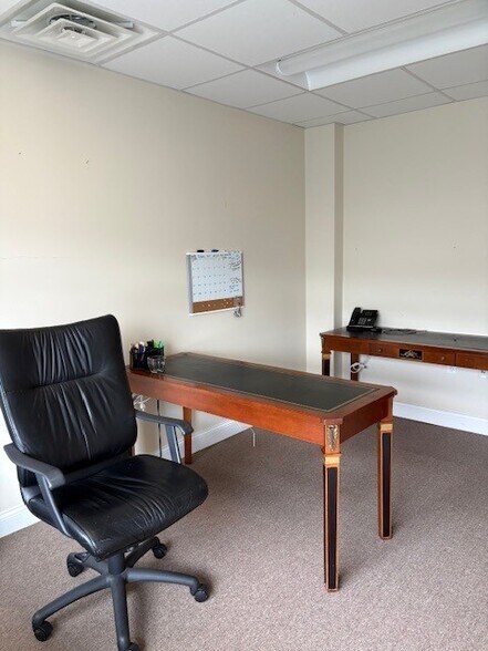 More Photos Of 418 Roosevelt Dr, Derby General Retail For Lease