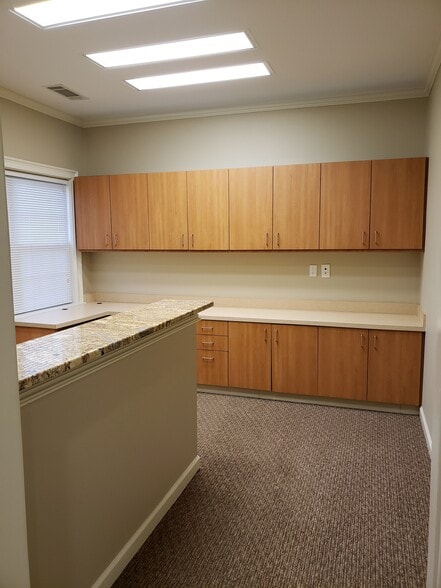 More Photos Of 2230 Towne Lake Pky, Woodstock Medical For Lease