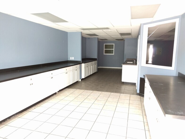 More Photos Of 3081 SE Dominica Ter, Stuart Manufacturing For Lease