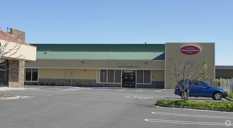 More Photos Of 7121 Amador Plaza Rd, Dublin Veterinarian Kennel For Sale