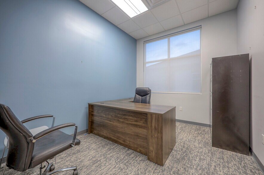 More Photos Of 5821 NW 72nd St, Kansas City Office For Lease