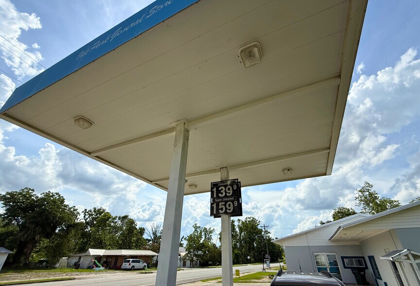 More Photos Of 3851 Harrington st, Oak Park Freestanding For Sale