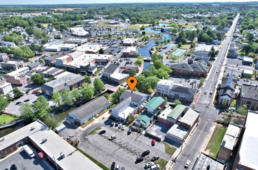 More Photos Of 10 S Walnut St, Milford Restaurant For Sale