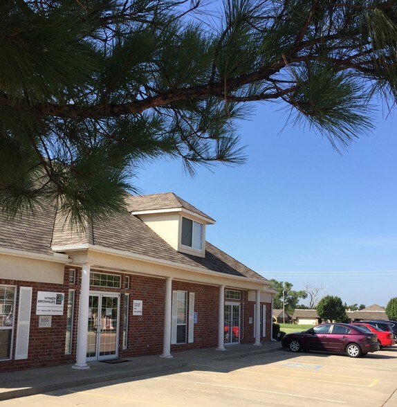 More Photos Of 10936 NW Expressway, Yukon Office For Lease