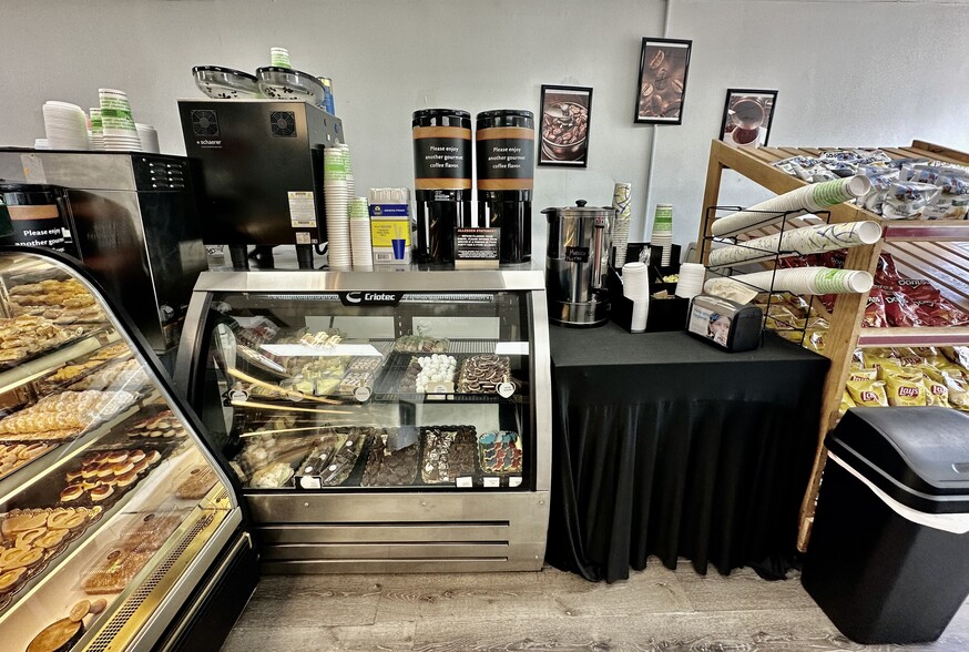 More Photos Of 380-392 W Putnam Ave, Greenwich General Retail For Sale